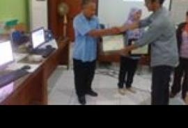 Penerimaan Penghargaan Dari CRI (Combine Resource Institution)