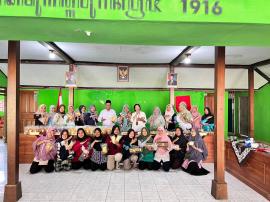 Pelatihan Pengembangan Usaha Mikro Untuk Kelompok Wanita Girisekar 