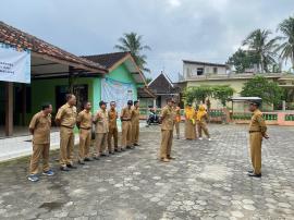 Apel Pagi Senin Lurah Girisekar Ajak Pamong Tingkatkan Disiplin