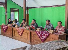 SOSIALISASI KESEJAHTERAAN RT-RW KALURAHAN GIRISEKAR MELALUI DANA KEISTIMEWAAN