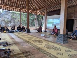 POKDARWIS SEKAR ASRI IKUTI PELATIHAN DI DESA WISATA NGLANGGERAN