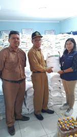 PEMBAGIAN BANTUAN BERAS DAN MINYAK CPP KALURAHAN GIRISEKAR BERJALAN LANCAR