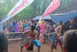 Pelaksanaan kegiatan Jathilan di RT 12 dan 13 Dusun Mendak